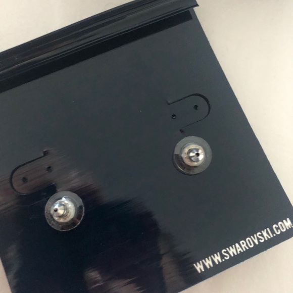 SWAROVSKI STUDS 💎 - Picture 3 of 5